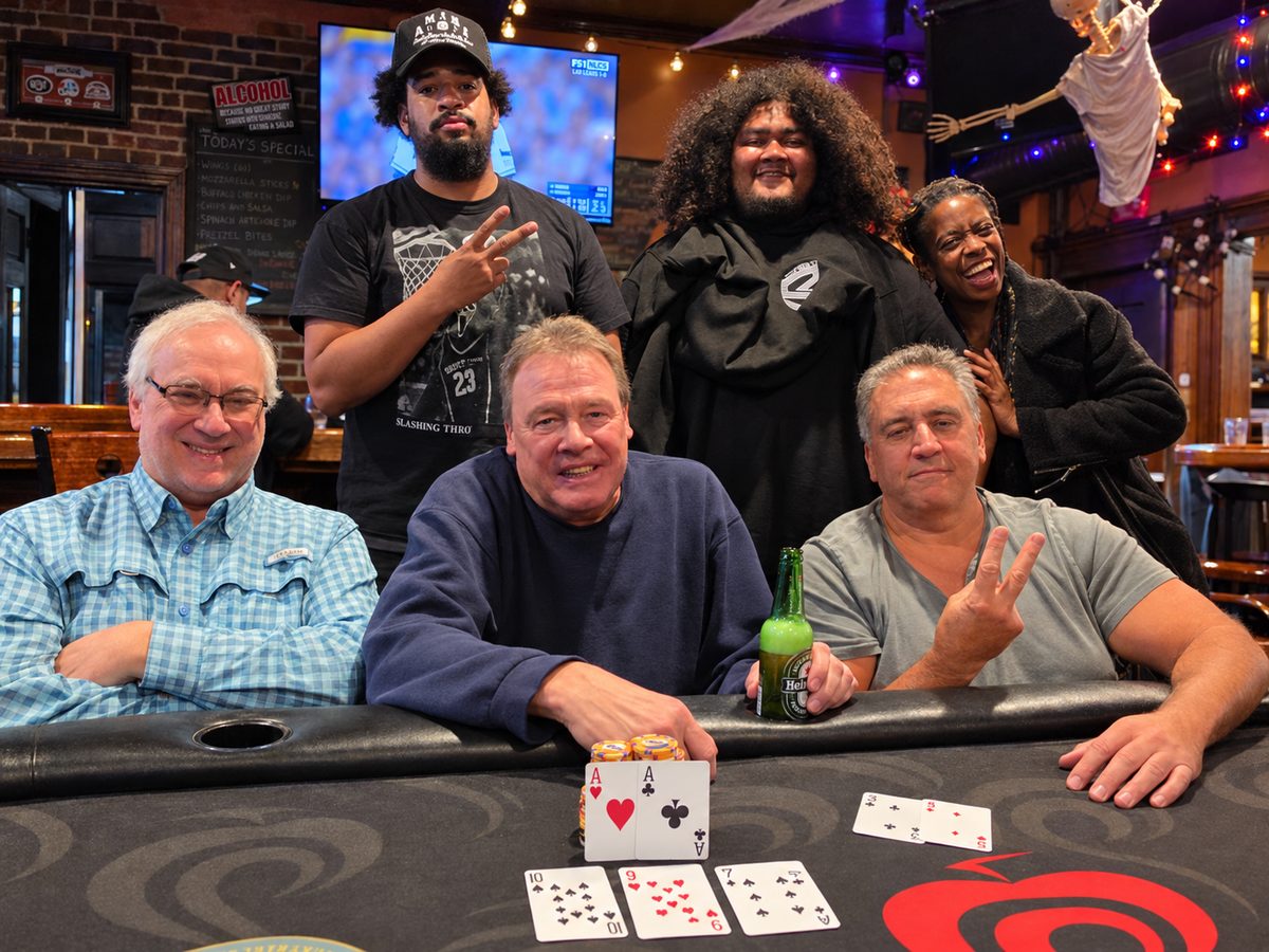 Winner and players at Amsterdam Alley